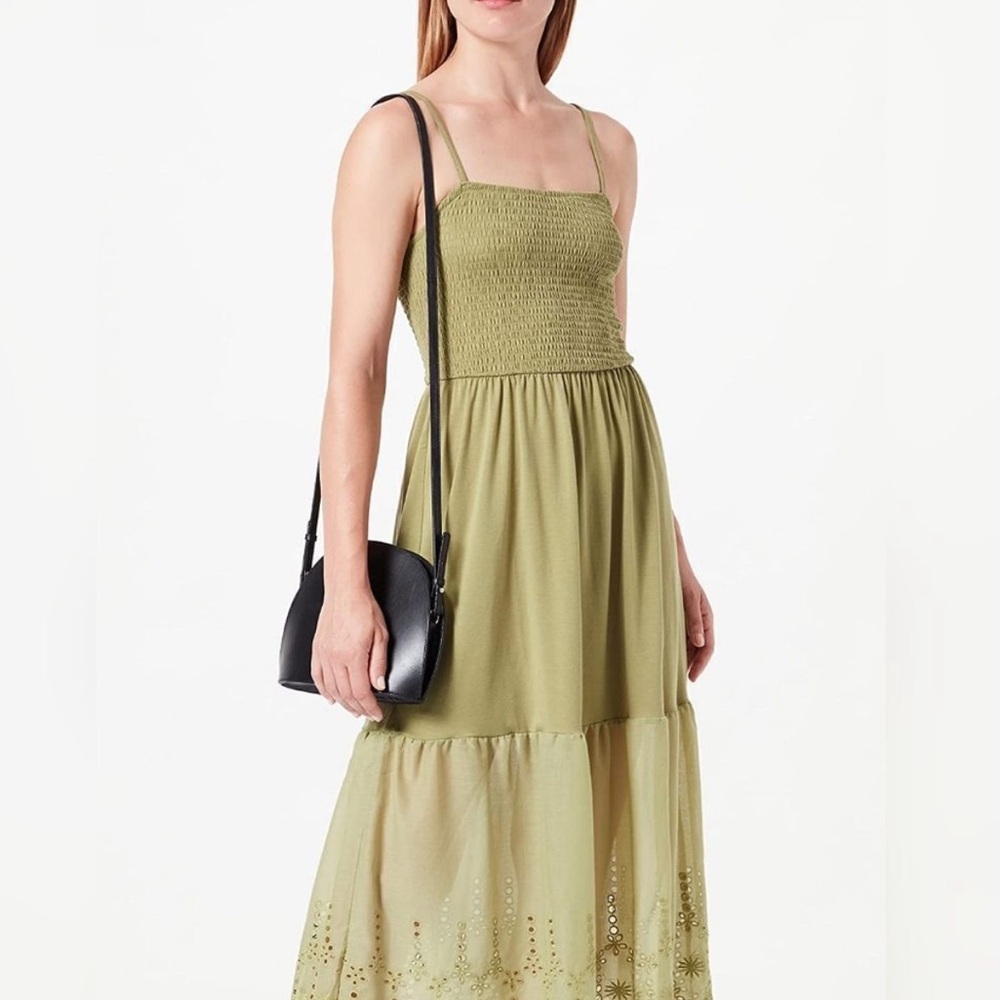 VERO MODA Green Smocked Eyelet Vmovida Spaghetti Strap Calf / Maxi Dress